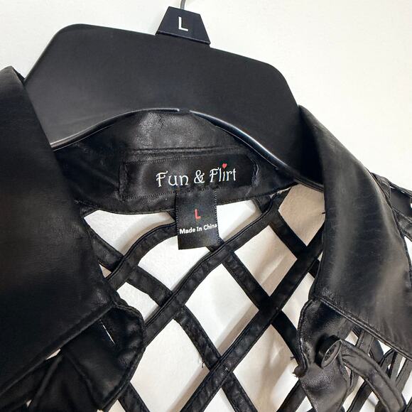 Fun & Flirt Black Sleeveless Faux Leather Button Down Top Blouse, Large, NWT - Picture 3 of 4